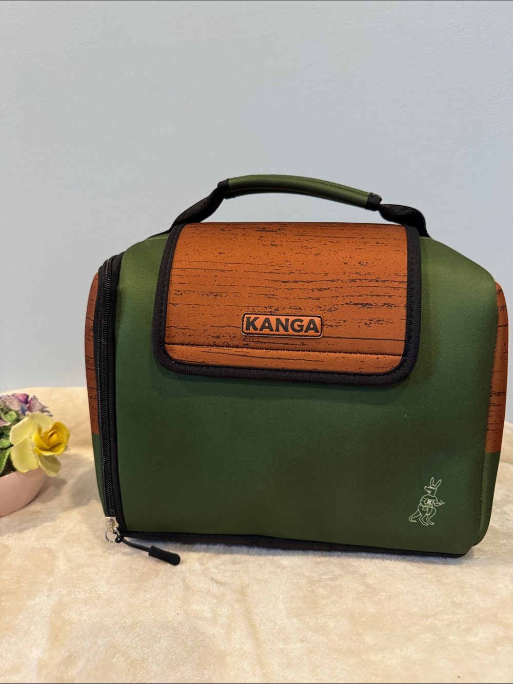 Kanga Woody BrewBox 12-Pack Kase Mate Cooler green and woodgrain design NWOT
